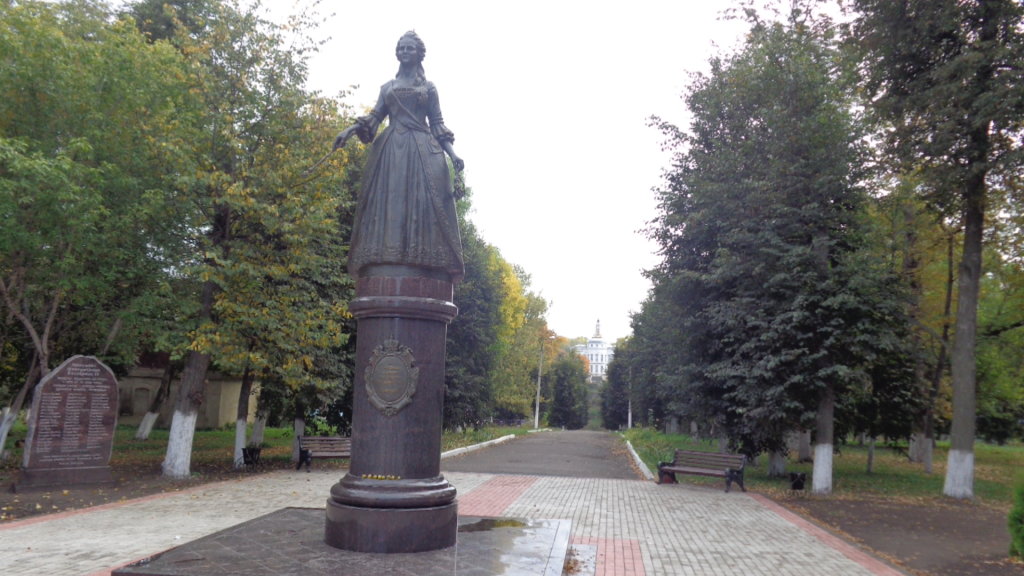 Памятник ЕкатеринеII и дворец-музей графа Бобринского, Богородицк