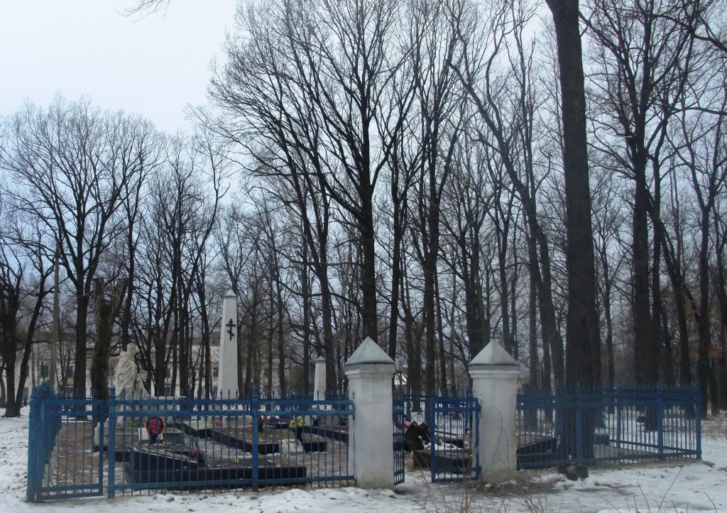 Братская могила в парке, Болохово