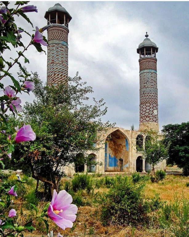 Мечеть Агдам Джума / Aghdam Juma Mosque / architect Karbalai Safikhan Karabakhi / Armenian barbarians destroyed the mosque during the occupation and used it as a stable for animals., Агдам