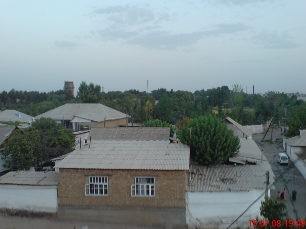 Вид с крыши дома по ул. Гулистан, 59. За забором - территория горводоканала, Денау
