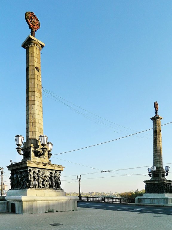 Пилоны моста через Кальмиус, проспект Ильича, Донецк