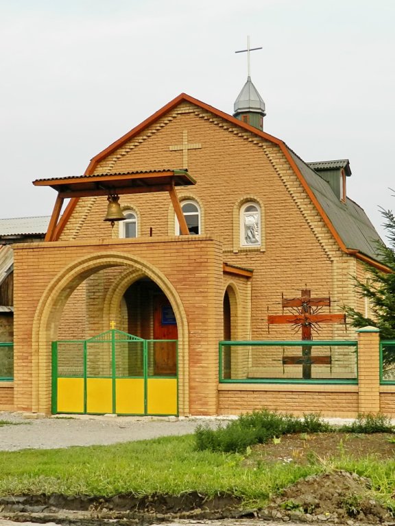 Греко-католический храм в частном секторе города, Харцызск