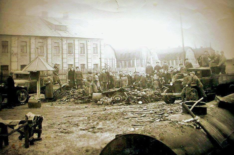 Мереф'янський склозавод у 1944 році, Мерефа