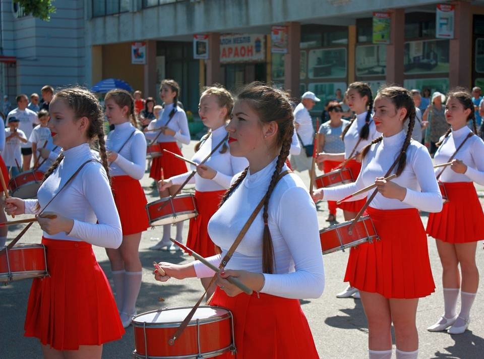 Берислав - город молодежи, город писанных красавиц, город невест. Здесь живут и учатся будущие учителя, воспитатели, психологи, врачи. Студенты Бериславского педагогического училища., Берислав