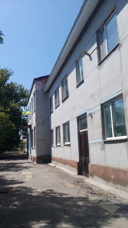 Бериславская школа № 4 расположена в старом районе города - Пойдунивке., Берислав