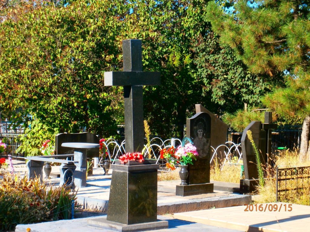 Бериславское центральное кладбище. Крест в память об умерших в  голодоморе 1921,1933, 1947 г., Берислав