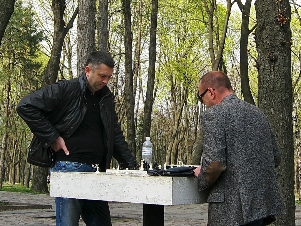 г.Днепр, шахматная весна в центральном парке, Днепропетровск