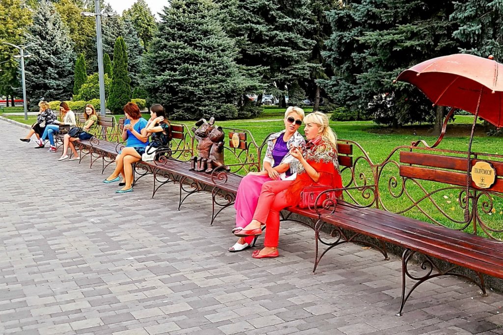 г.Днепр, скамейка для отдыхающих на набережной р.Днепр, Днепропетровск