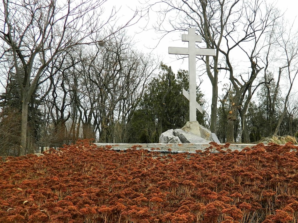 г.Днепр, крест-памятник в честь византийских монахов на Монастырском острове, Днепропетровск