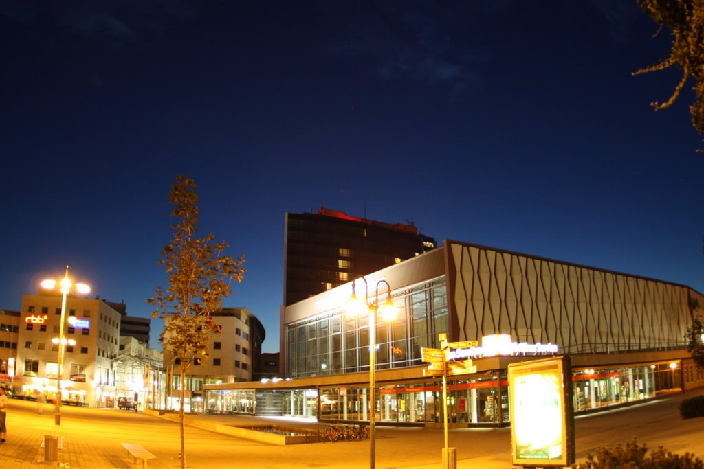 Stadthalle Cottbus (bei Nacht), Котбус