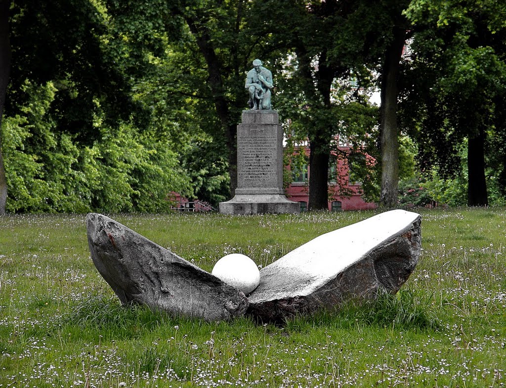 Skulptur am Kriegerdenkmal in den Wallanlagen im Bereich Am Wall/Schweriner Straße  Deutsch-Französischen Krieges 1870/71, Гюстров