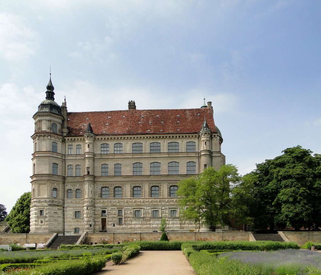 Güstrow Schloss Blick vom Garten  -  by R©my, Гюстров