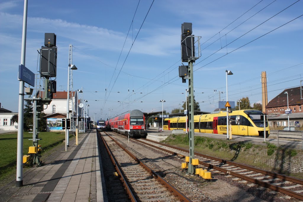 Viel Betrieb im Bahnhof Güstrow, Гюстров