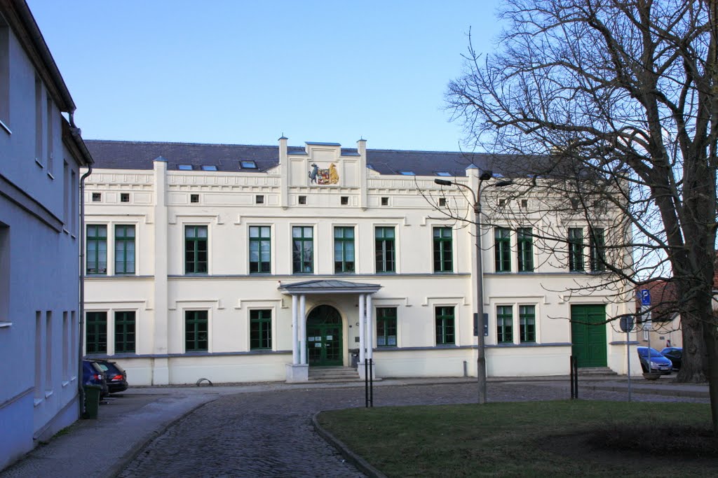 Güstrow: Finanzamt am Klosterhof, Гюстров