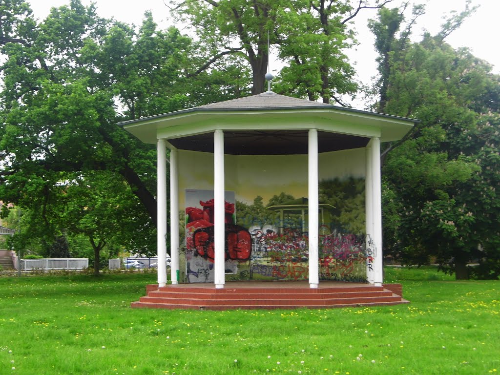 Rosenpavillon im Stadtgarten, Гюстров