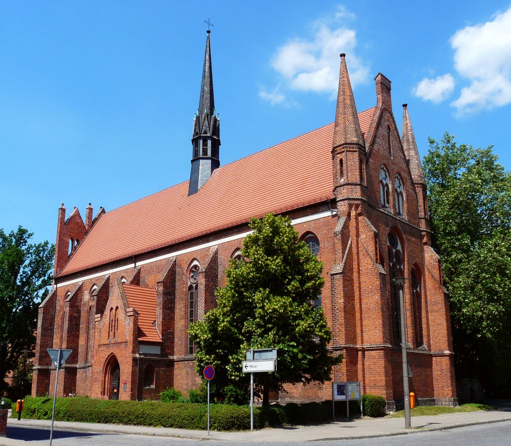 Germany_Mecklenburg_Neubrandenburg_brickstone-gothic St. Johns Church of the franciscian abbey_P1140892.JPG, Нойебранденбург