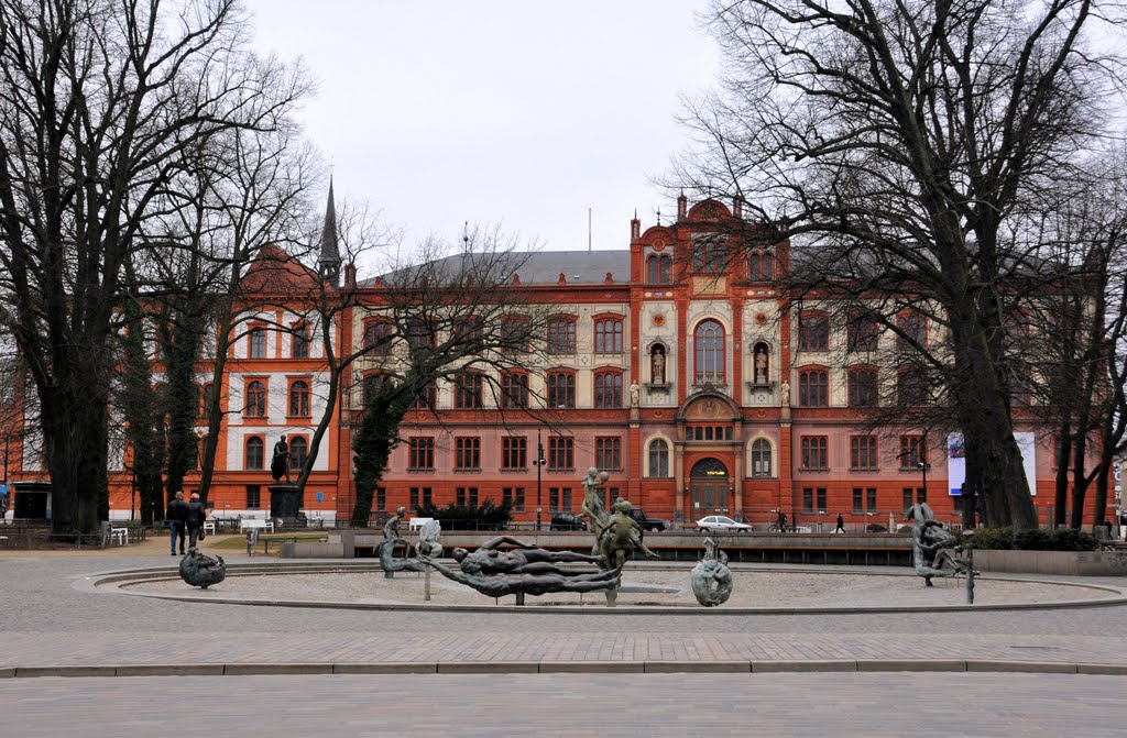 Universität Rostock davor der Brunnen der Lebensfreude, Росток