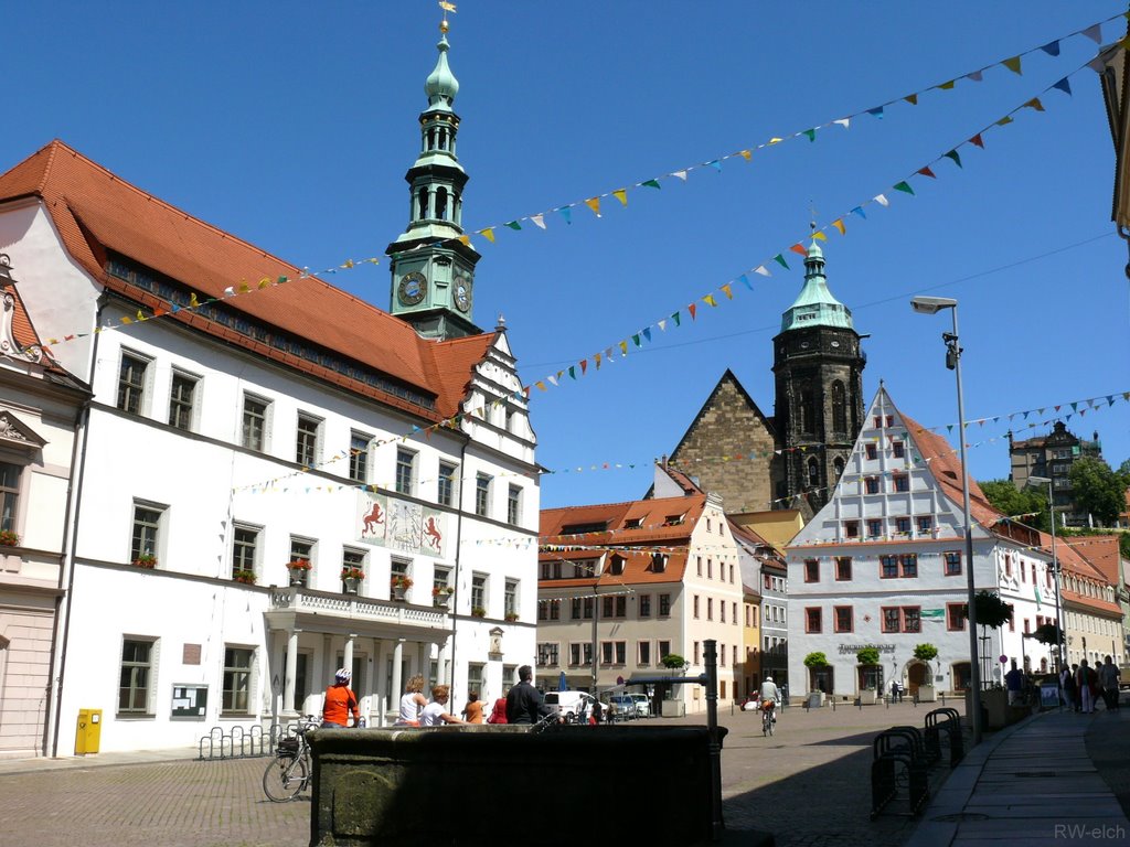 Pirna  - Historischer Marktplatz mit Rathaus, Canalettohaus und St. Marienkirche, Пирна