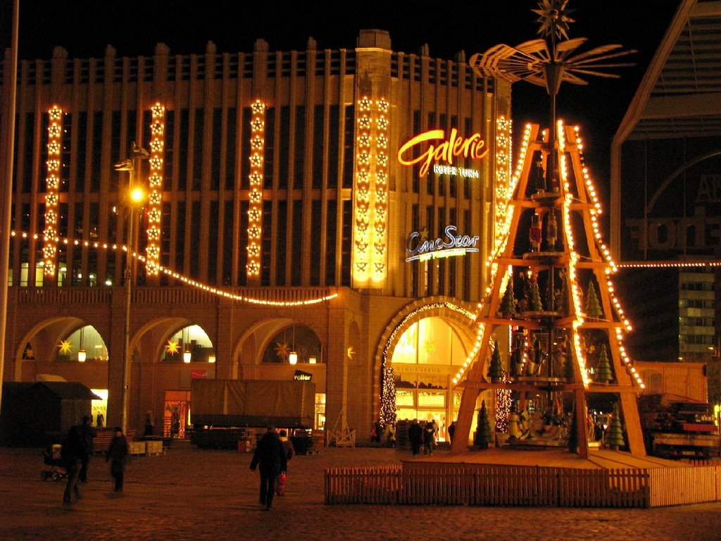 Weihnachtspyramide auf dem Markt, Хемниц