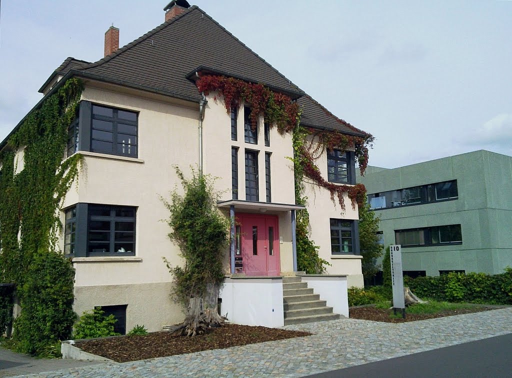 Bauhaus campus - villa (volgens de kleurenleer van Itten..), Дессау