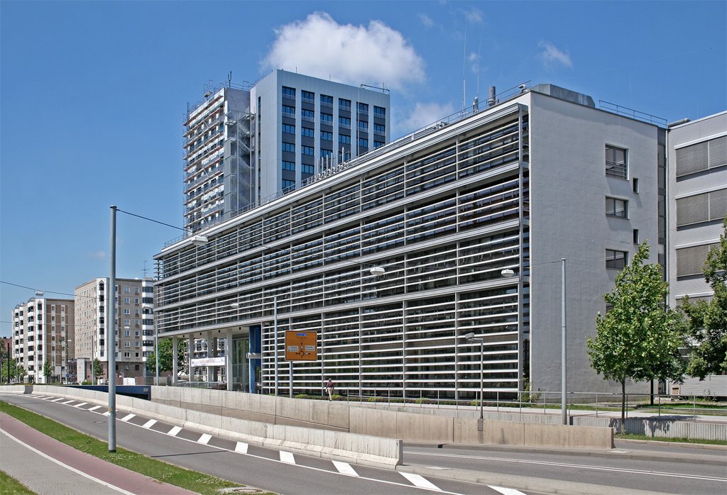Magdeburg - Institut Elektrotechnik der Otto von Guericke Universität/BKSP Architekten, Магдебург