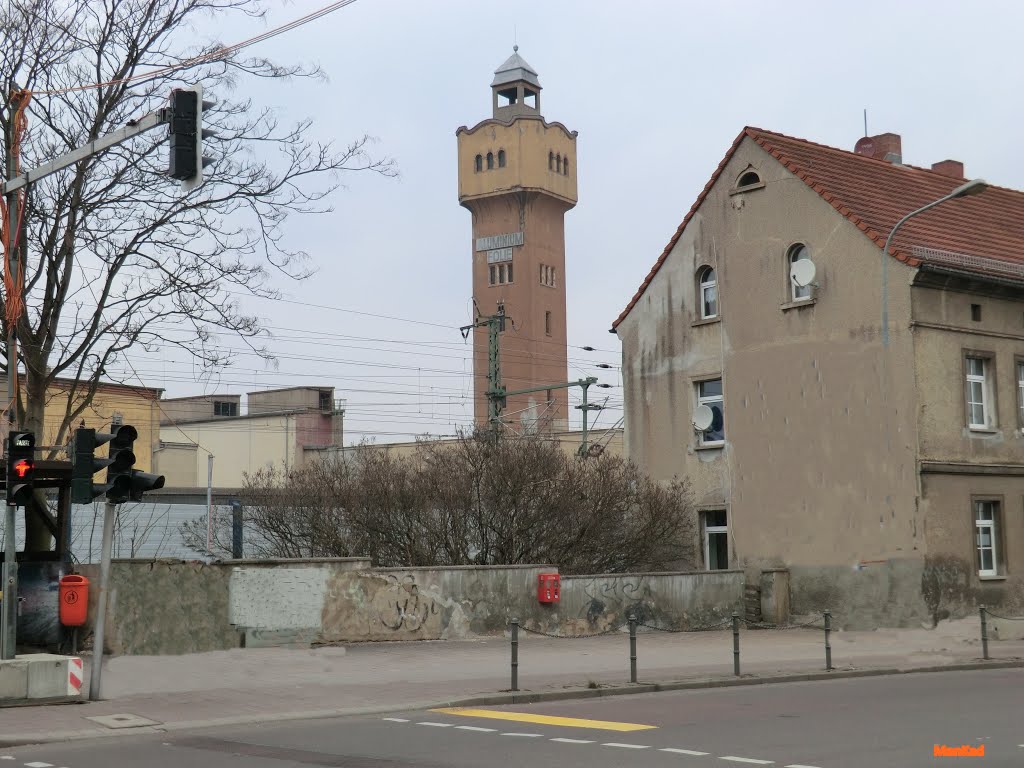 Blick  auf den weithin  sichtbaren  Wasserturm der * Aluminium - Folie * in  Merseburg in Sachsen - Anhalt, Мерсебург