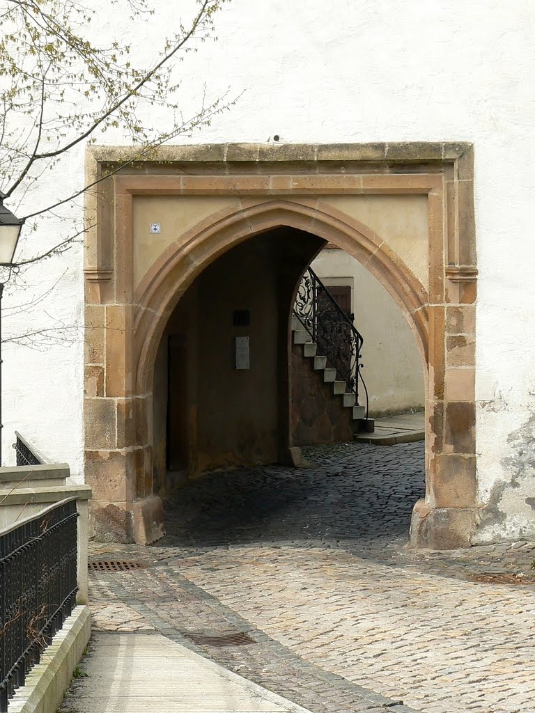 Schloss Altenburg  - Das Äußere Torhaus aus dem frühen 15. Jh. diente einst der Verteidigung, Альтенбург