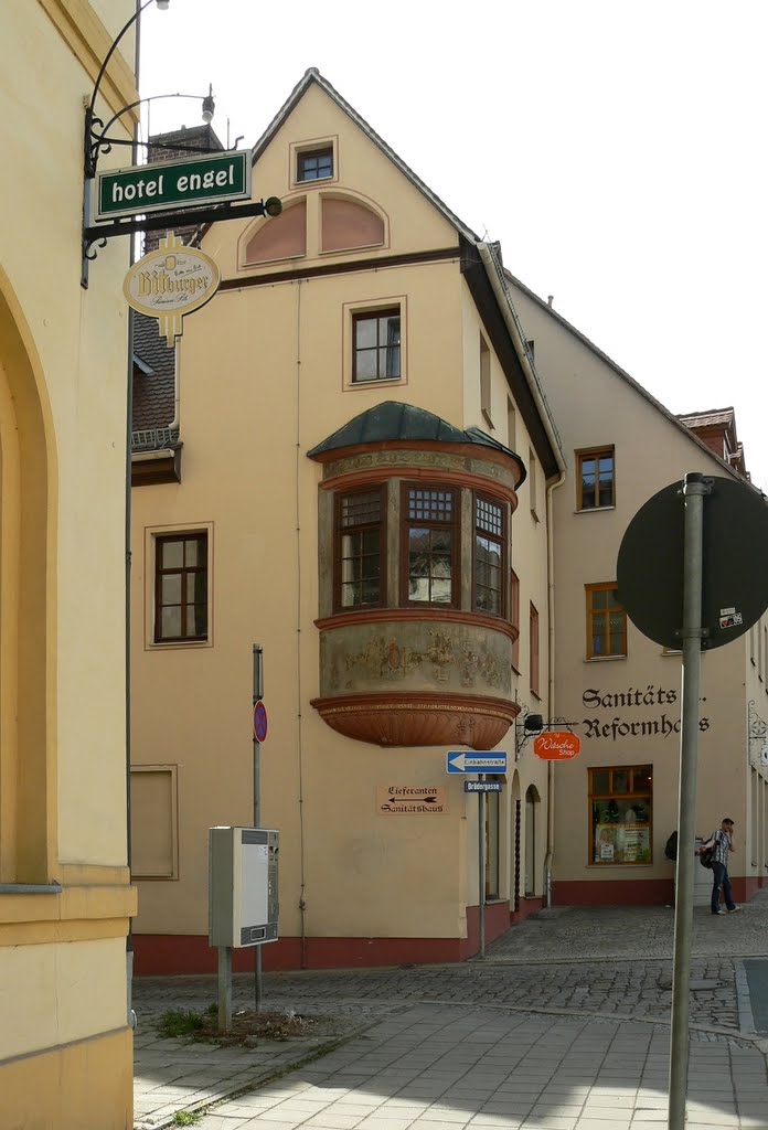 Altenburg - Blick am Hotel Engel vorbei auf das Sanitäts- und Reformhaus mit Eckerker, Альтенбург