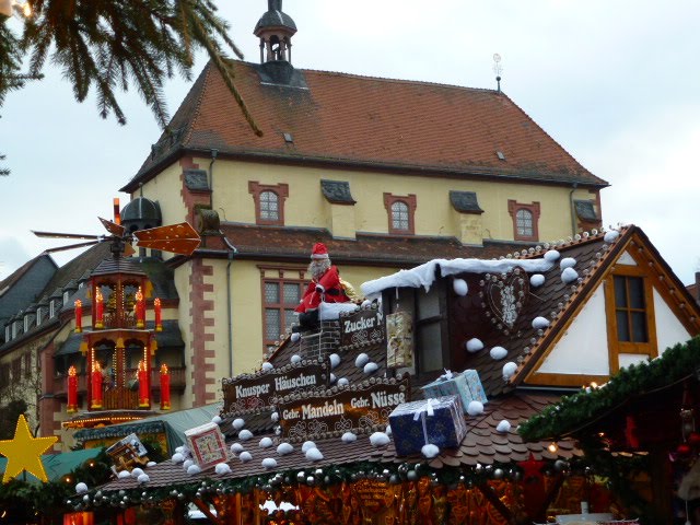 Historic Aschaffenburg: Inside the christmas market, Ашхаффенбург