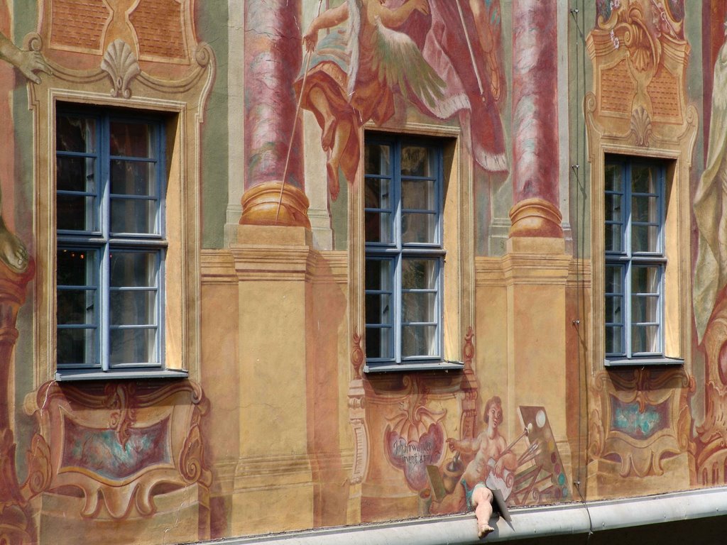 Fassade Altes Rathaus mit herauswachsendem Fuß, Бамберг