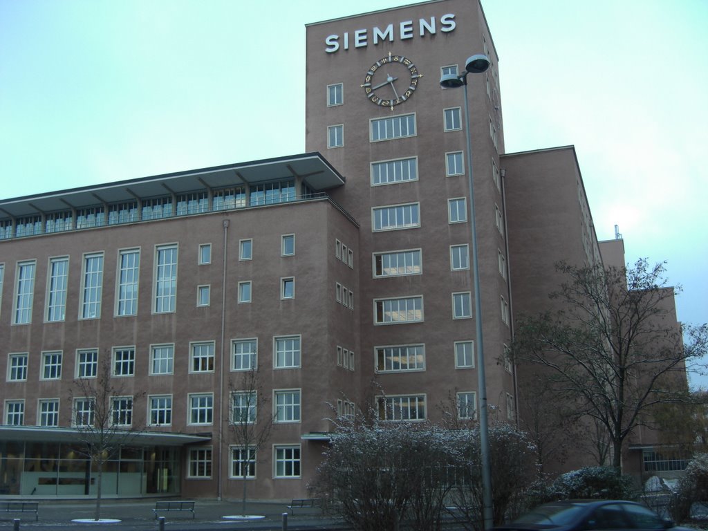 Der Himbeerpalast der Siemens in Erlangen (Blick nach NNW), Ерланген
