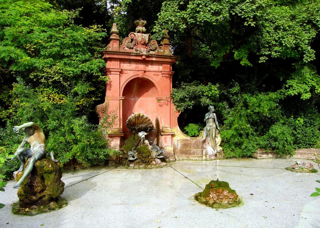 Coburg, Herzog-Alfred-Brunnen im Hofgarten, Кобург