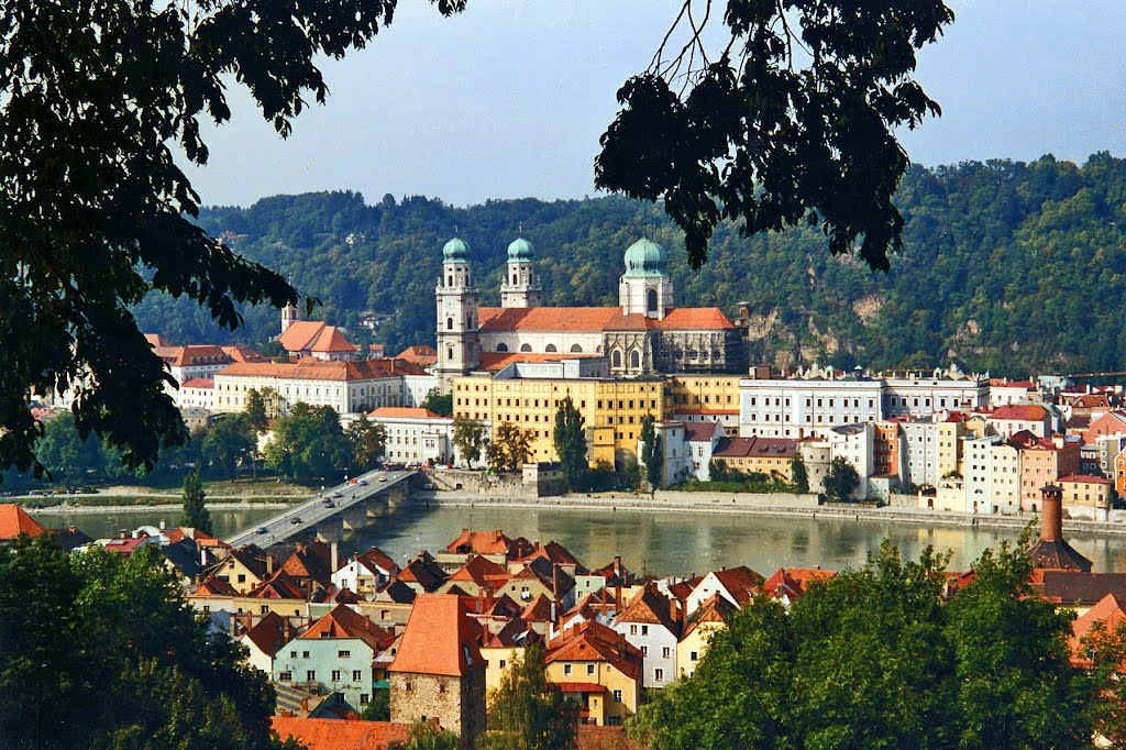 Passau, die Dreiflüssestadt mit Inn und Innstadt im Vordergrund ( Photo by Erich Trötscher), Пасау