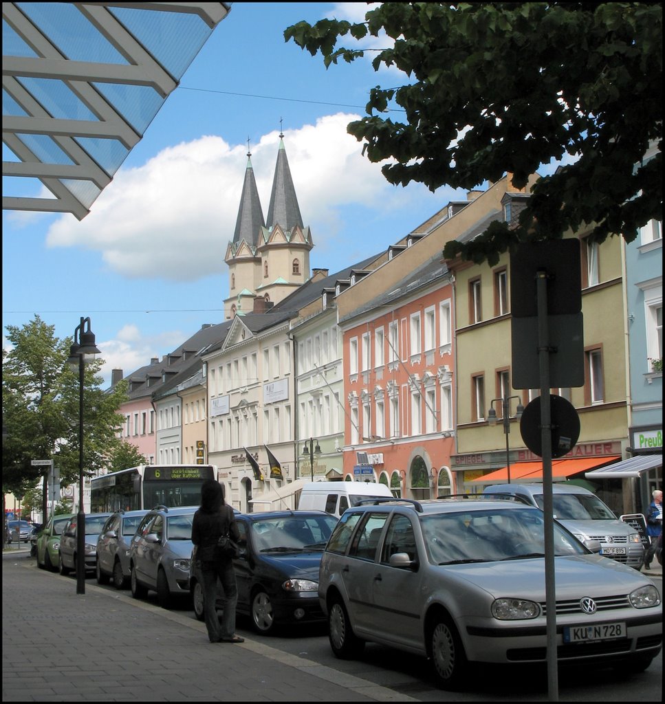 Blick in die Ludwigstraße mit der Michaeliskirche in Hof an der Saale, Хоф