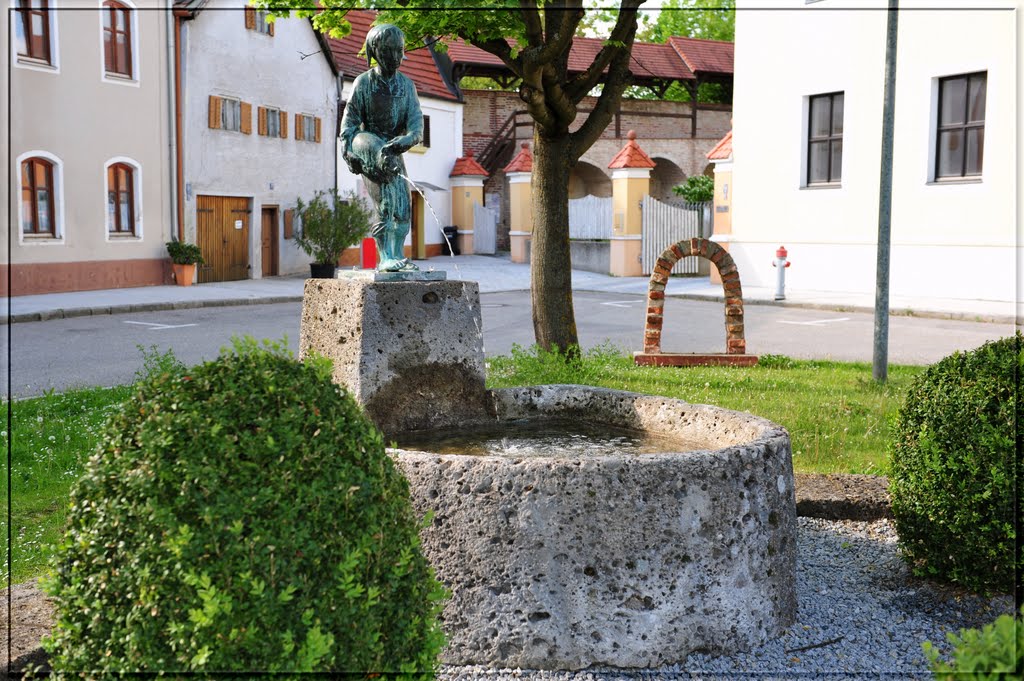Brunnen "Hans im Glück" in der oberen Stadt Dingolfing, Дингольфинг