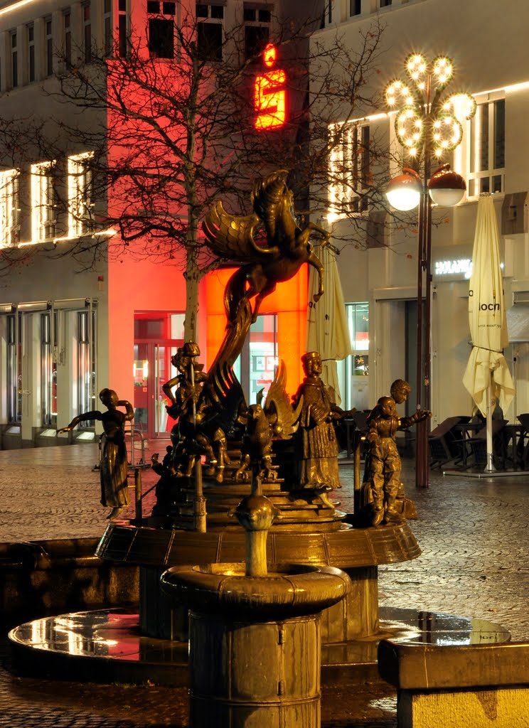 Sindelfingen. Marktplatzbrunnen und Sparkasse. Symbolträchtig., Зинделфинген