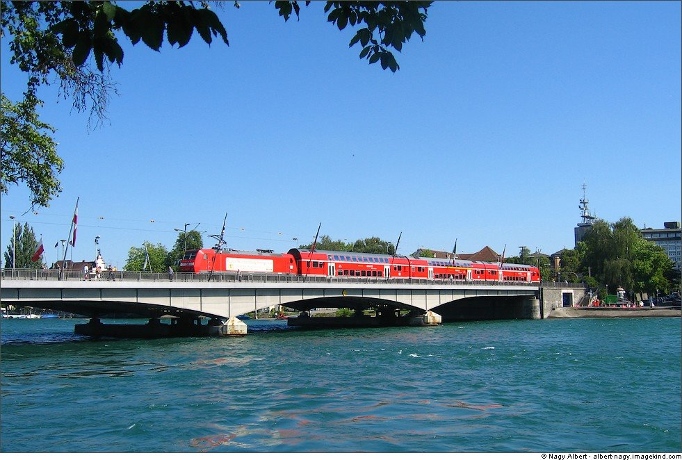 Train on the Rheinbrücke (Rhine Bridge), Констанц