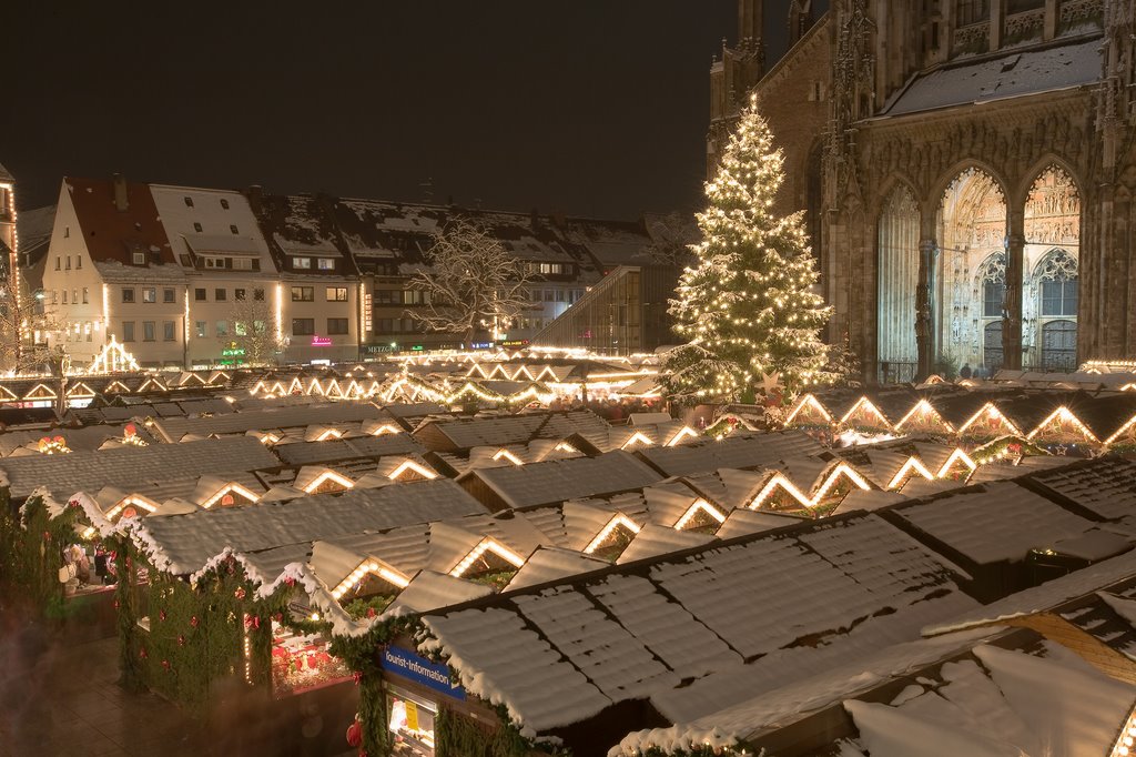 Ulmer Weihnachtsmarkt auf dem Münsterplatz, Ульм