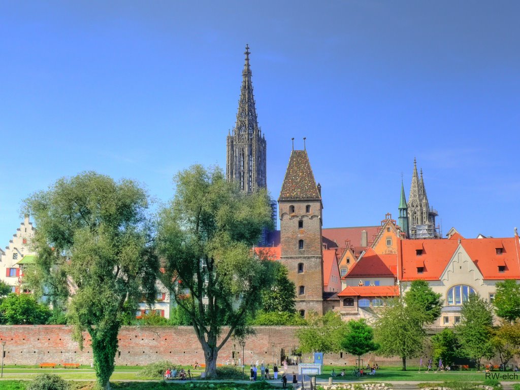 Blick von Neu-Ulm über die Donau in die Altstadt von Ulm, Ульм
