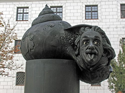 Einsteinbrunnen, Ульм