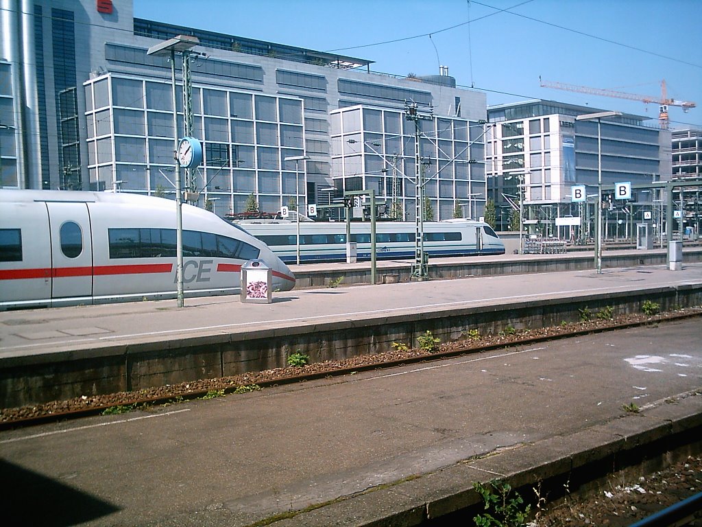 Stuttgart Hauptbahnhof ICE 3 und Cisalpino, Штутгарт