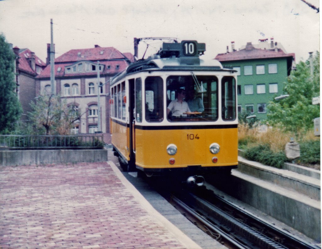 Stuttgart Zahnradtriebwagen 104 erreicht den Marienplatz (1982), Штутгарт