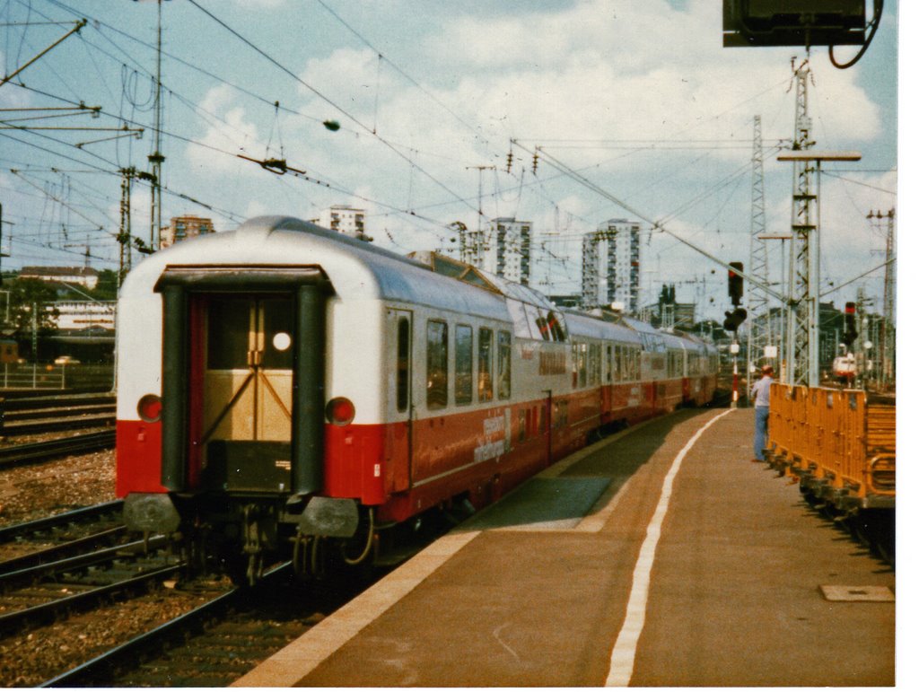 Stuttgart BDe 4/4 der SOB (Südostbahn/Schweiz) auf Sonderfahrt zurück in die Schweiz,am Haken alle 5 gebauten TEE-Aussichtswagen (1982), Штутгарт