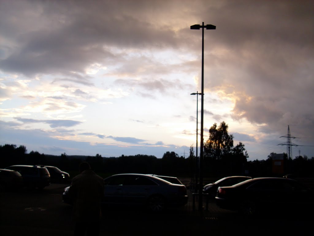 Ein Parkplatz beim Sonnenuntergang, Филлинген-Швеннинген