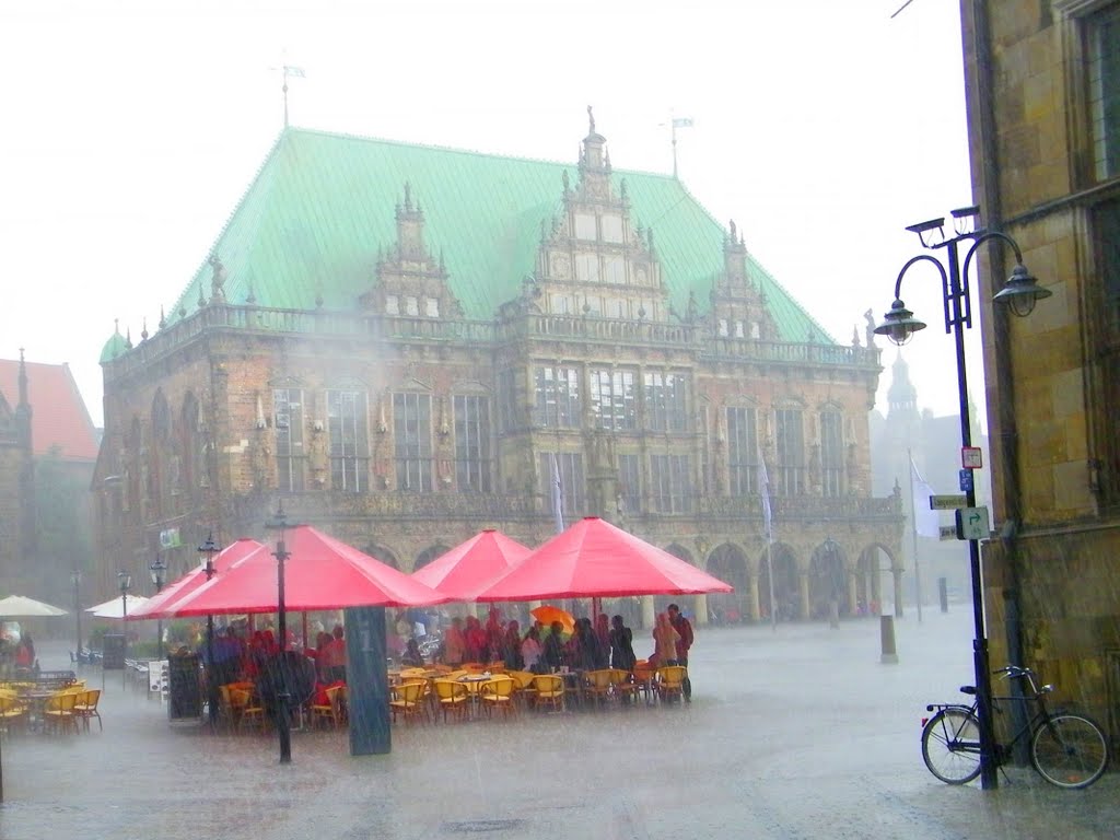 Straßencafé am Marktplatz Bremen im Regen - (C) by Salinos_de HB, Бремен