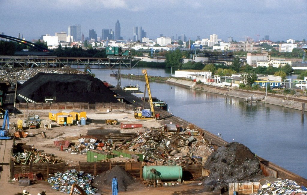 Offenbach: Hafen mit Skyline von Frankfurt 1990, Оффенбах