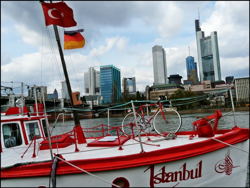 Istanbul in Frankfurt - Eine schwimmende Pommesbude - [By Stathis Chionidis], Франкфурт-на-Майне