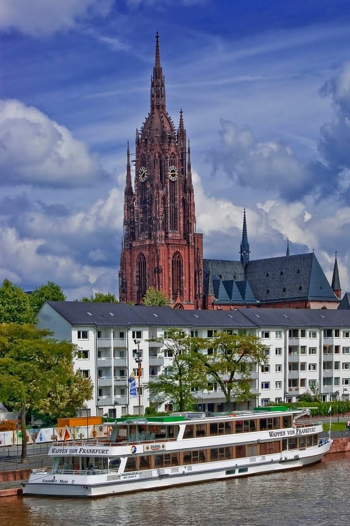 Blick zum Kaiserdom St. Bartholomäus in Frankfurt am Main., Франкфурт-на-Майне