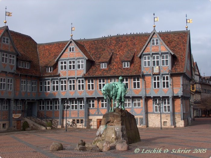 Rathaus Wolfenbüttel mit Reiterdenkmal von Herzog August, Волфенбуттель