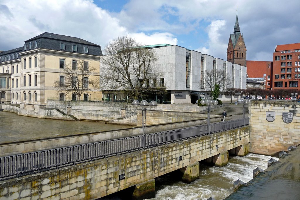An der Wasserkunst mit Blick auf Leineschloss, (Nds. Landtag) und Marktkirche Hannover, Ганновер